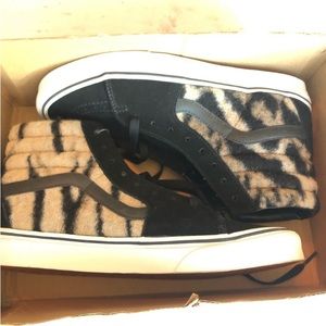 Vans leopard tiger, print hi-top shoe